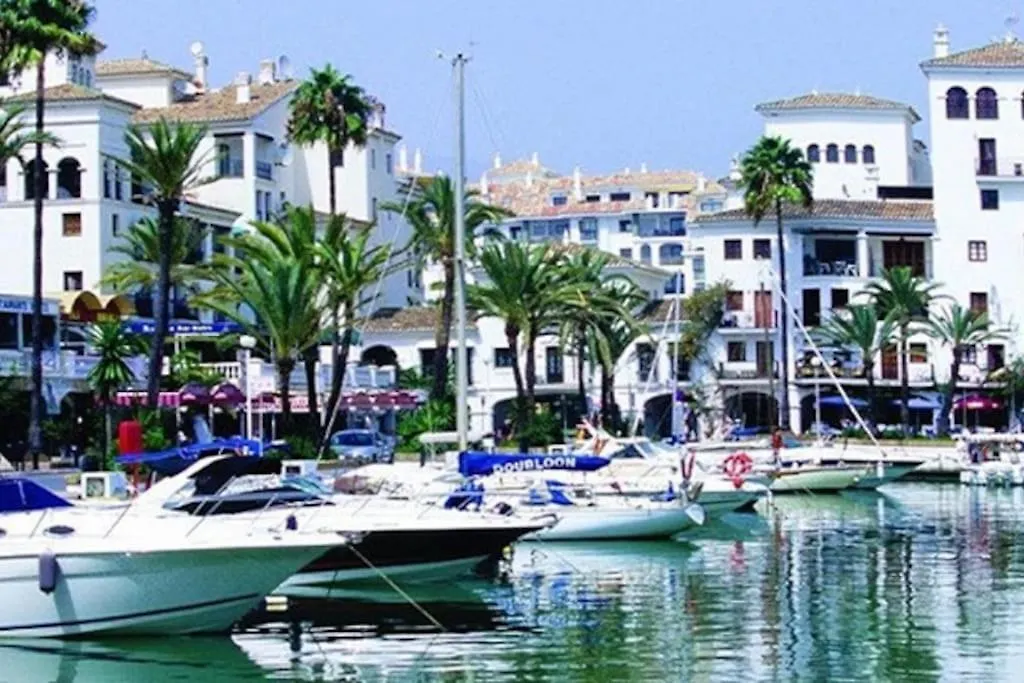 Alcazaba Beach Three Bedroom Apartment Estepona 0*,  Spain