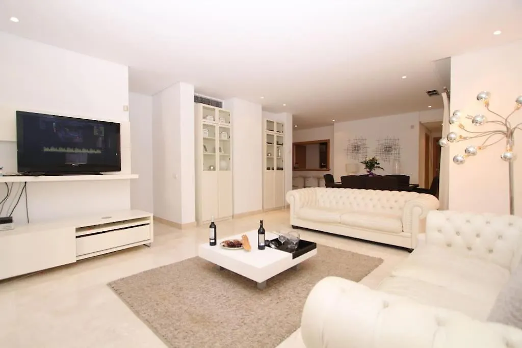 Alcazaba Beach Three Bedroom Apartment Estepona