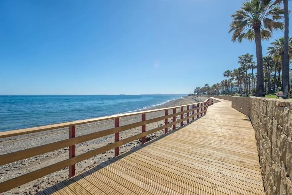 Alcazaba Beach Three Bedroom Apartment Estepona