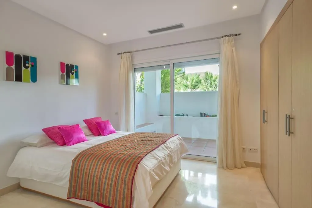 Alcazaba Beach Three Bedroom Apartment Estepona 0*,  Spain